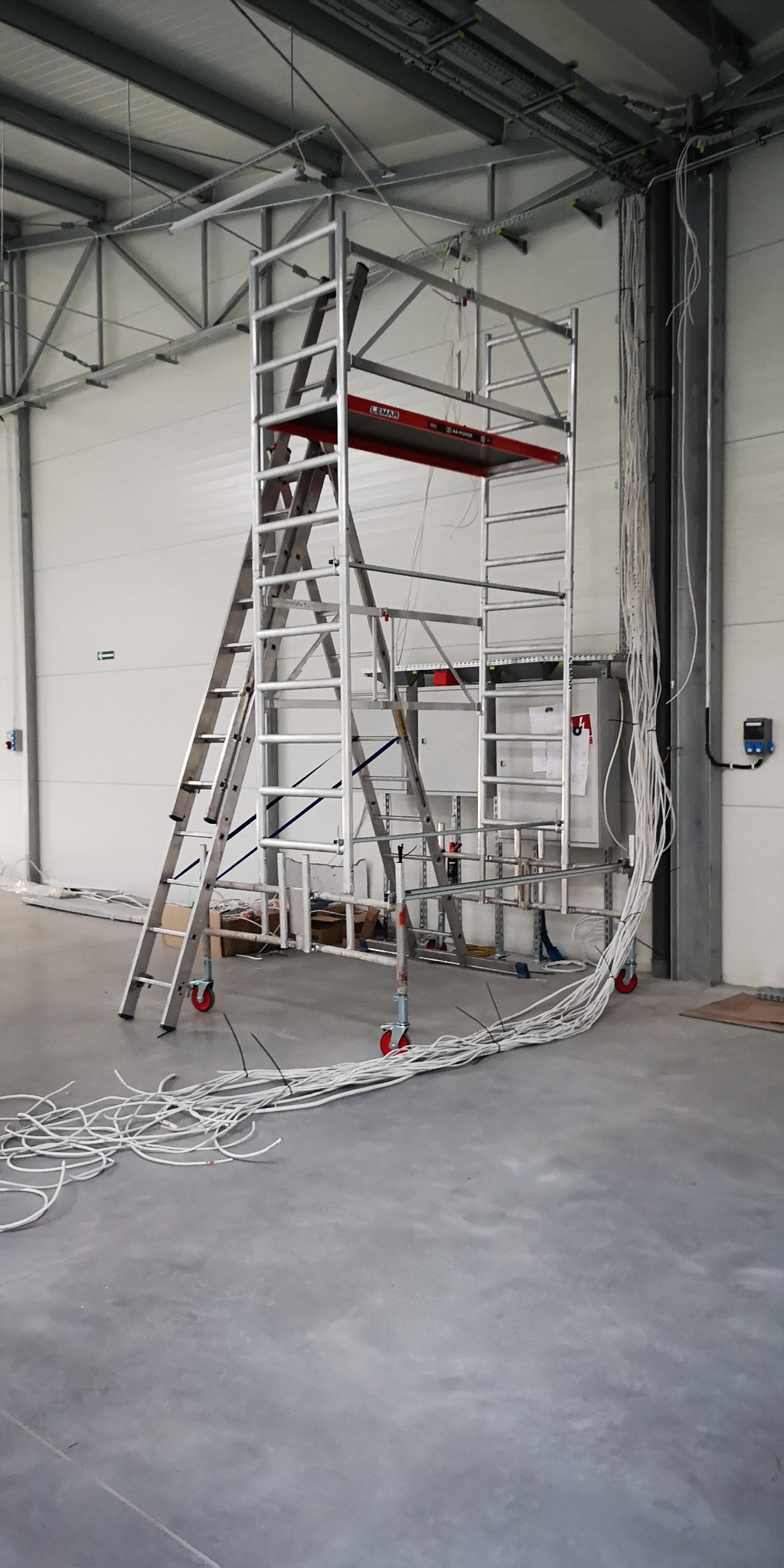 Instalacja elektryczna na hali