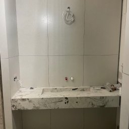 Umywalka wykonana z płytki wielkoformatowej. 120x280