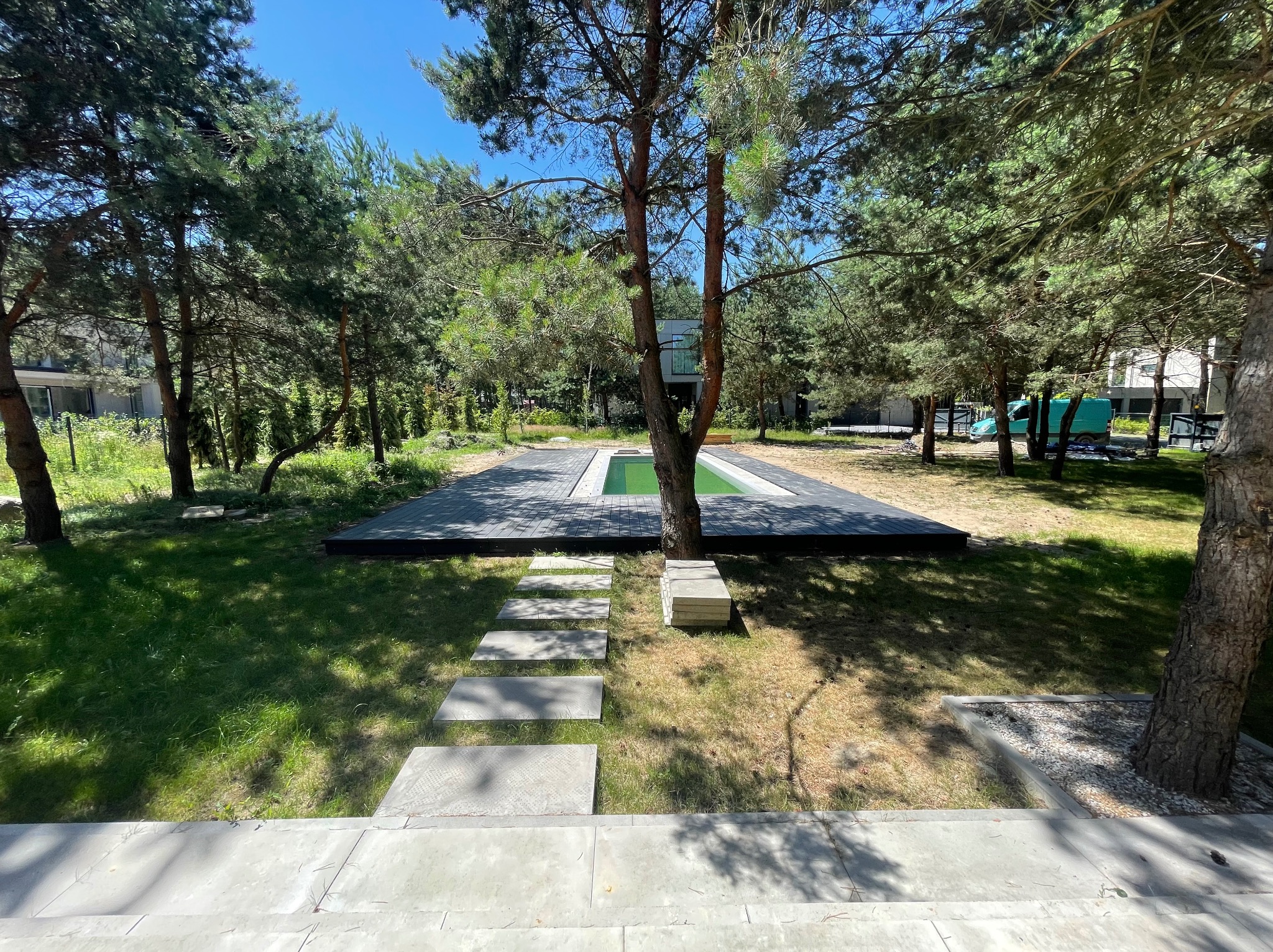 Taras wokół basenu.