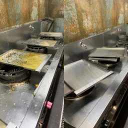 Porównanie stanu kuchenki przemysłowej przed i po czyszczeniu: po lewej zabrudzona z resztkami jedzenia, po prawej lśniąca, czysta powierzchnia ze stali nierdzewnej.