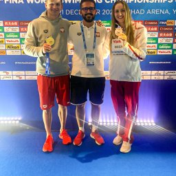 Mistrzostwa Świata w pływaniu Abudhabi 21'- Filip że swoimi podopiecznymi: Mistrzem Świata Radosławem Kawęckim i 2 v-ce mistrzynią Katarzyną Wasick