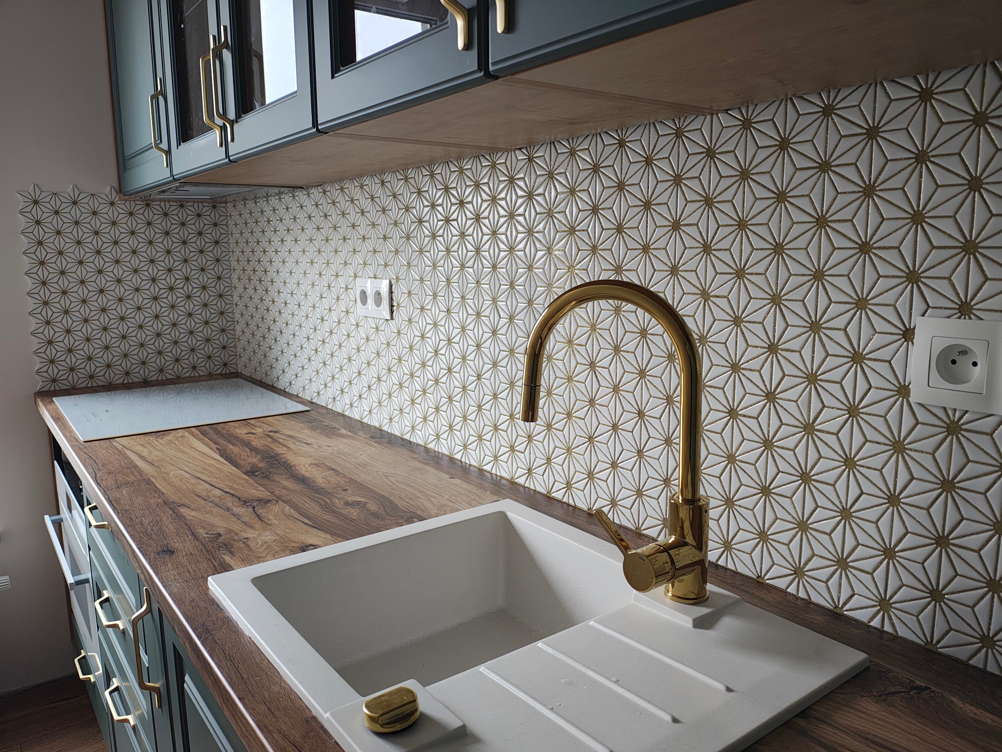 Mozaika ze złotą fugą 