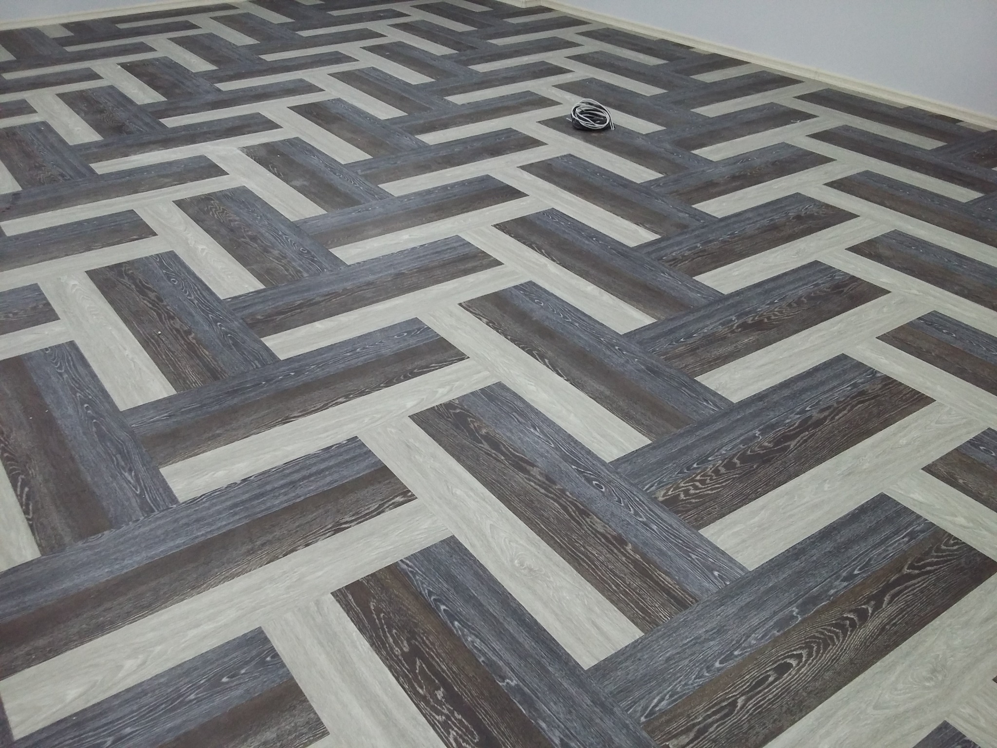 Układanie płytek, podłóg laminowanych, podłóg winylowych.