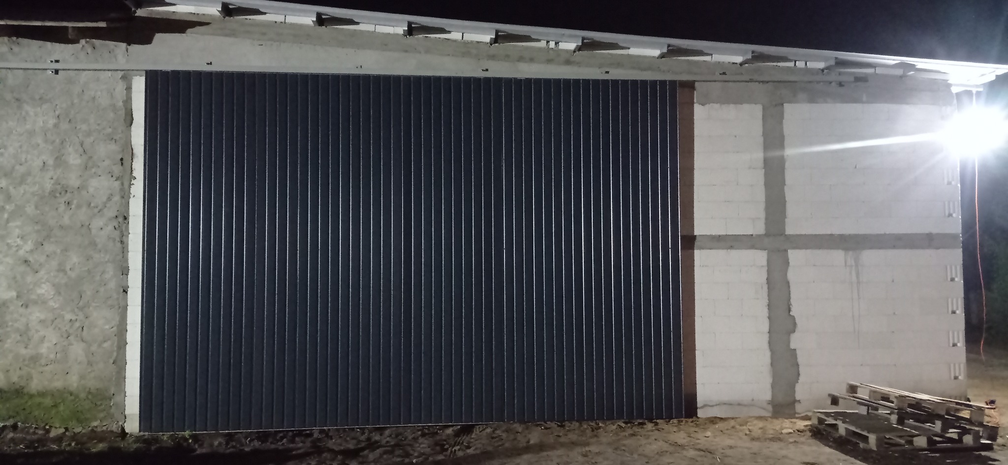 Drzwi przesuwne do mazazynu zbożowego w trakcie realizacji projektu