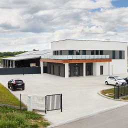 Zakład produkcyjny i siedziba firmy w Lubaczowie. 