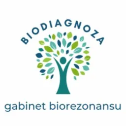 Logo gabinetu biorezonansu przedstawiające stylizowane drzewo z liśćmi w odcieniach zieleni i błękitu, nad którym widnieje napis 'BIODIAGNOZA'.