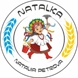 Ilustracja logo firmy sprzątającej: dziewczynka w stroju ludowym z miotełką i wiaderkiem na środku, otoczona wieńcem z kłosów zboża i napisem 'NATALKA NATALIIA PETROVA'.