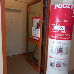 Biuro mieści się w budynku razem z Urzędem Pocztowym oraz Szkoło Muzyczną w Tuchowie.