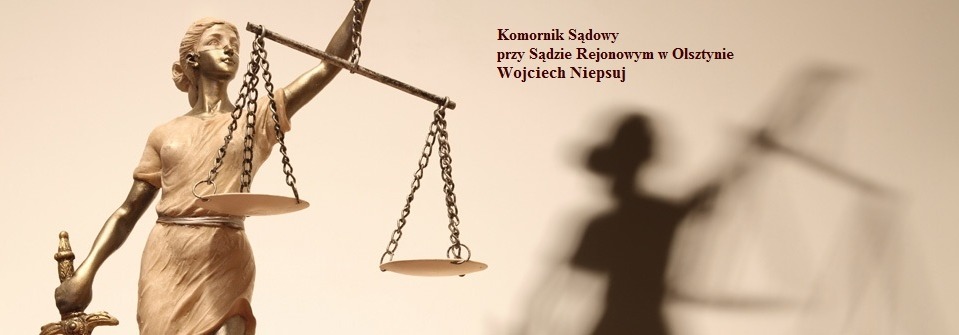 Statuetka Temidy z wagą i mieczem, z tekstem 'Komornik Sądowy przy Sądzie Rejonowym w Olsztynie Wojciech Niepsuj' oraz cieniem postaci w tle.