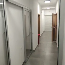 Drzwi przesuwne Alu. Świetne rozwiązanie kiedy nie mamy za dużo miejsca