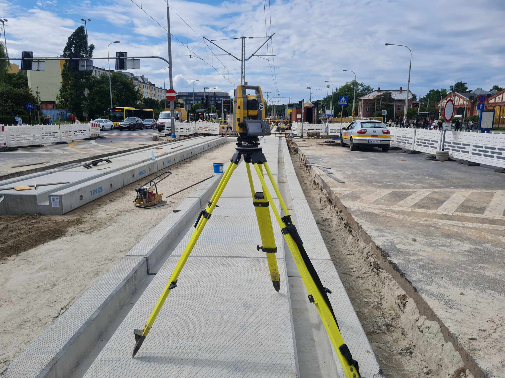 Realizacja remontu torowiska na ul. Legnickiej/Kwiskiej.