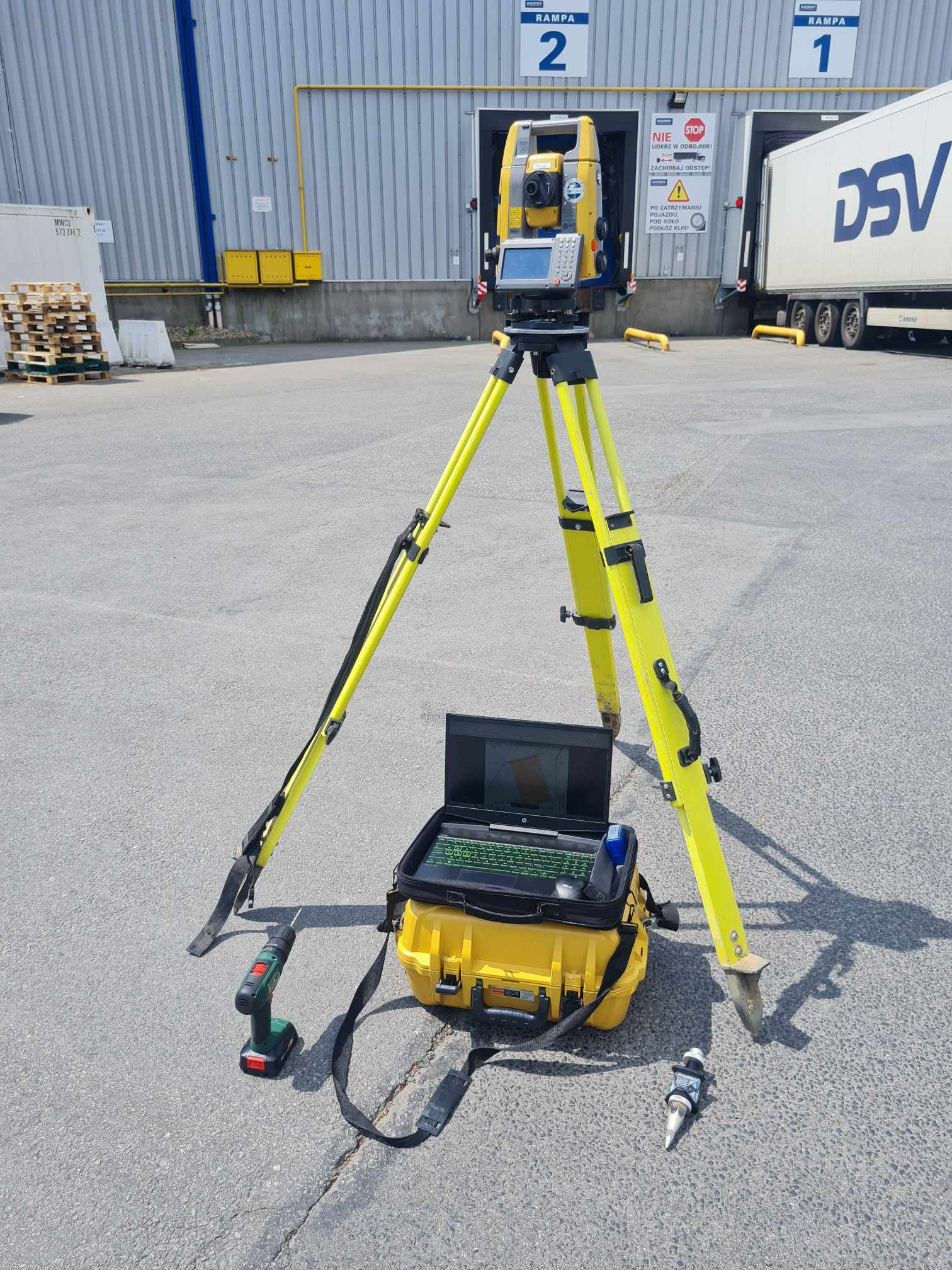 Tyczenie osi rampy najazdowej.