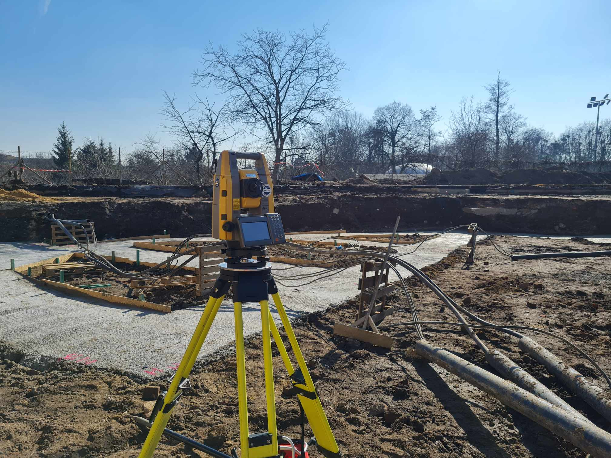 Obsługa remontowanej zajezdni tramwajowej Borek, Tyczenie fundamentów pod halę obsługi tramwajów.