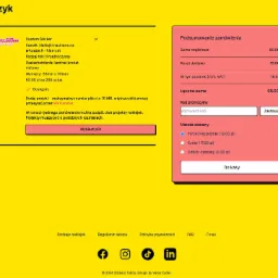 Zrzut ekranu strony koszyka sklepu internetowego oferującego personalizowane naklejki: podsumowanie zamówienia, wybór opcji dostawy i płatności, możliwość dodania pliku z projektem naklejki.