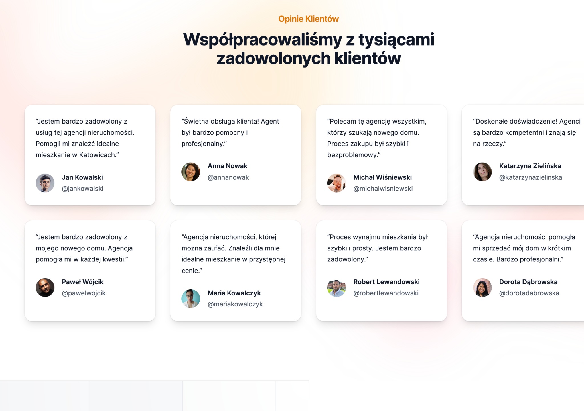 Zbiór ośmiu opinii klientów z imionami, nazwiskami i zdjęciami profilowymi, dotyczących agencji nieruchomości, z nagłówkiem 'Opinie Klientów' i tytułem 'Współpracowaliśmy z tysiącami zadowolonych...
