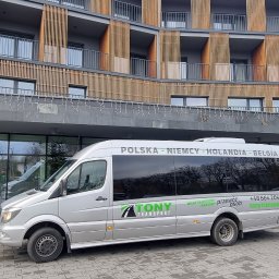 Jedne z naszych autobusów pod Hotelem w Charzykowy
