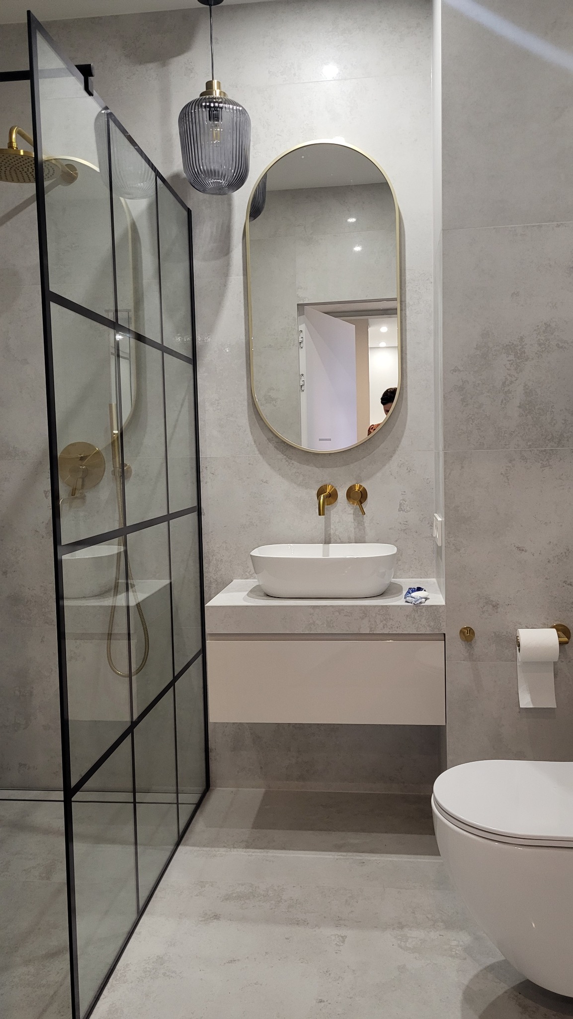 wykonano szafkę umywalkową