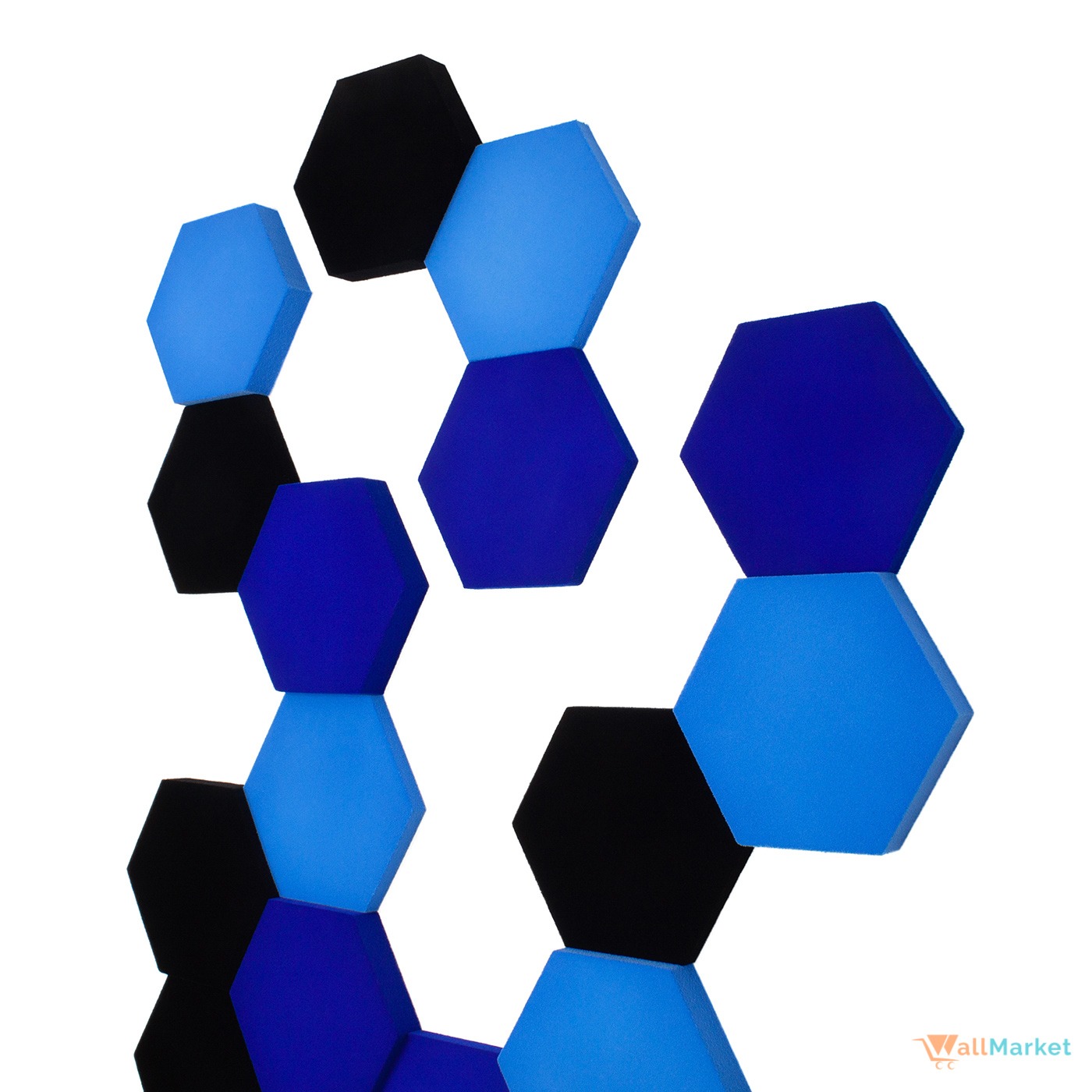 Dekoracyjne panele ścienne w kształcie heksagonów w odcieniach błękitu, granatu i czerni, tworzące nowoczesną kompozycję na białym tle.