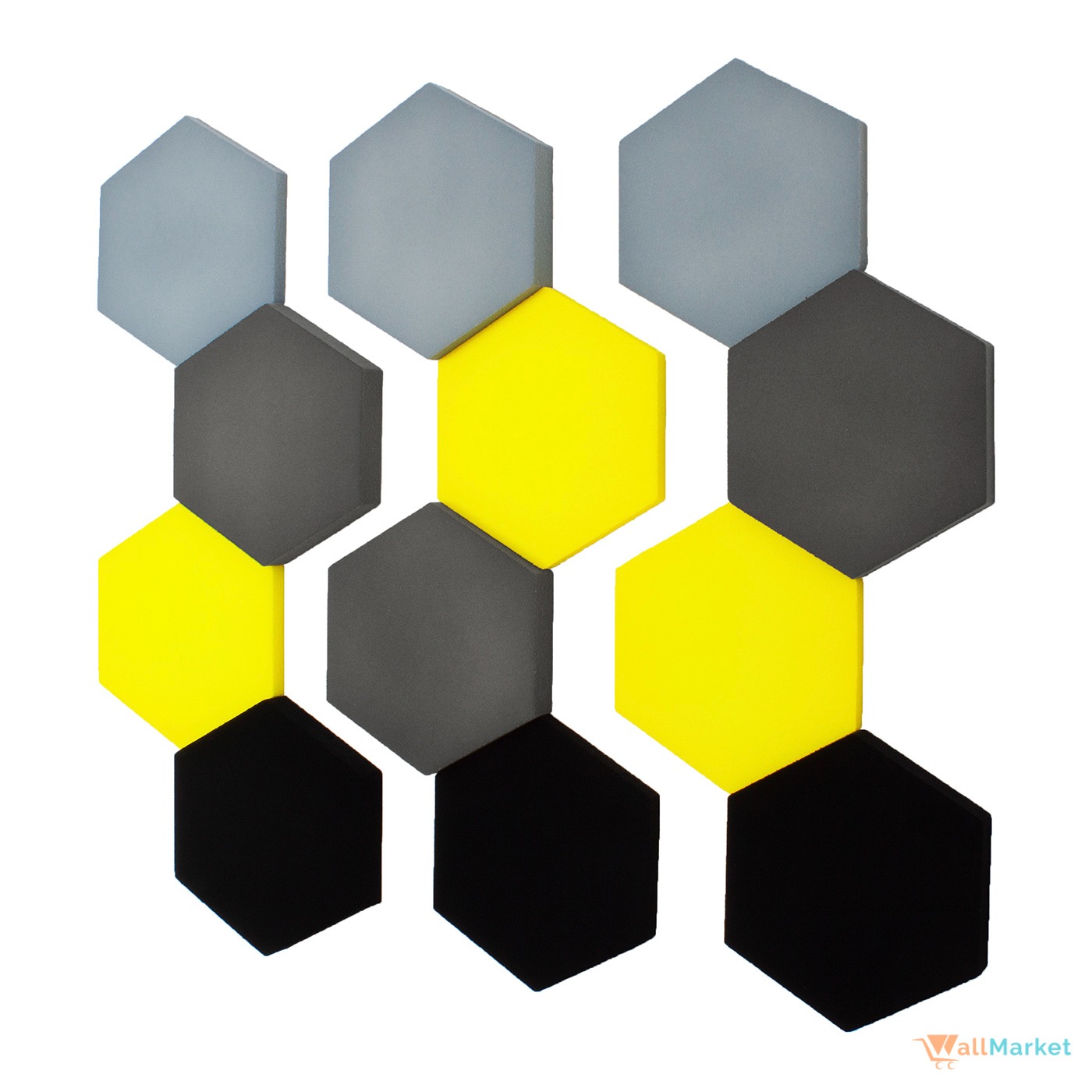 Kompozycja ścienna z heksagonalnych paneli akustycznych w kolorach: żółtym, szarym, ciemnoszarym i czarnym, na białym tle.