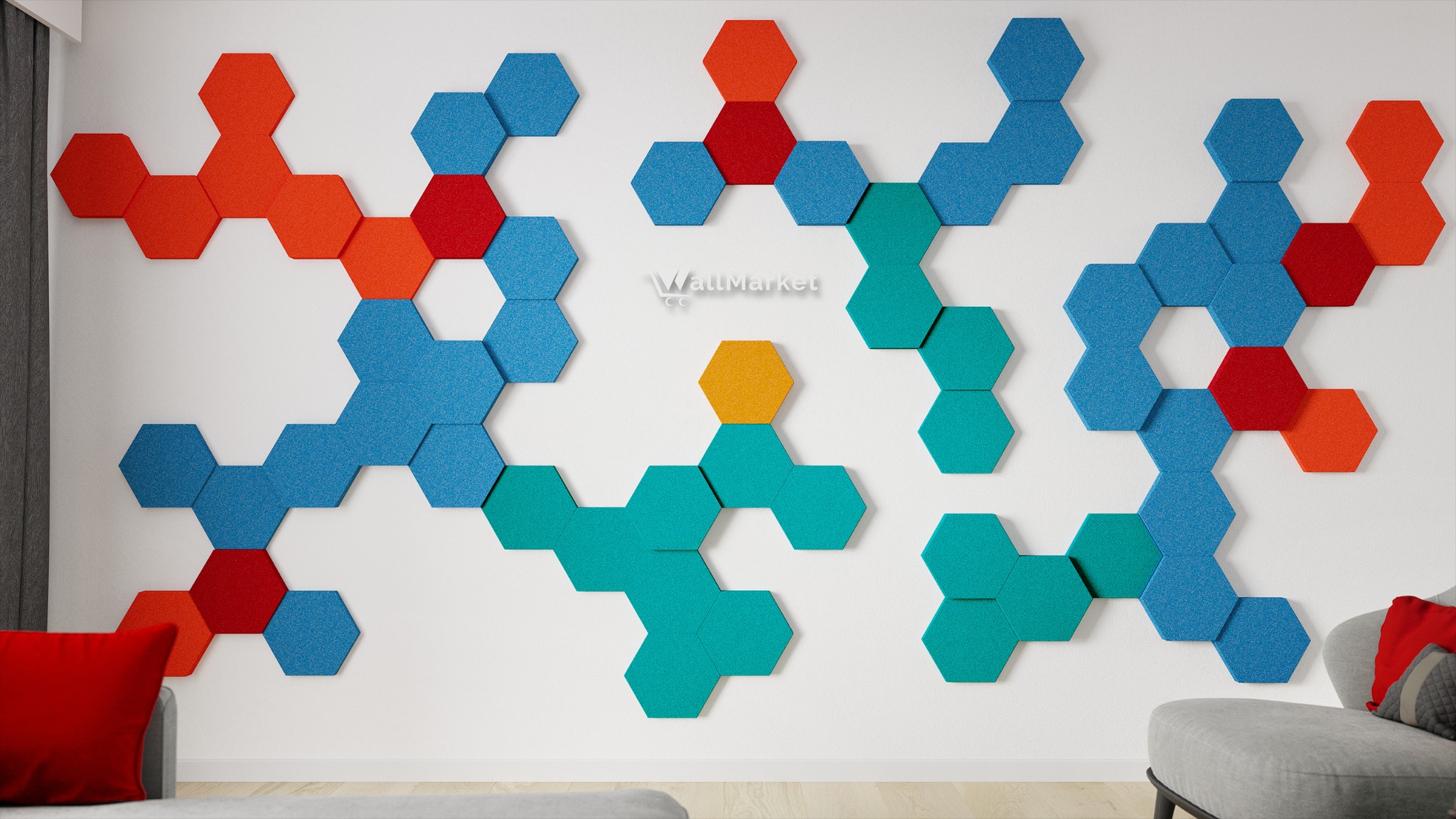Dekoracyjne panele akustyczne w kształcie heksagonów, tworzące wzory na białej ścianie w salonie. Panele w kolorach: niebieskim, turkusowym, pomarańczowym, czerwonym i żółtym. Widoczny fragment...