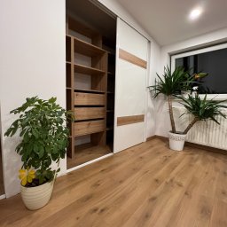 środek szafy wnękowej