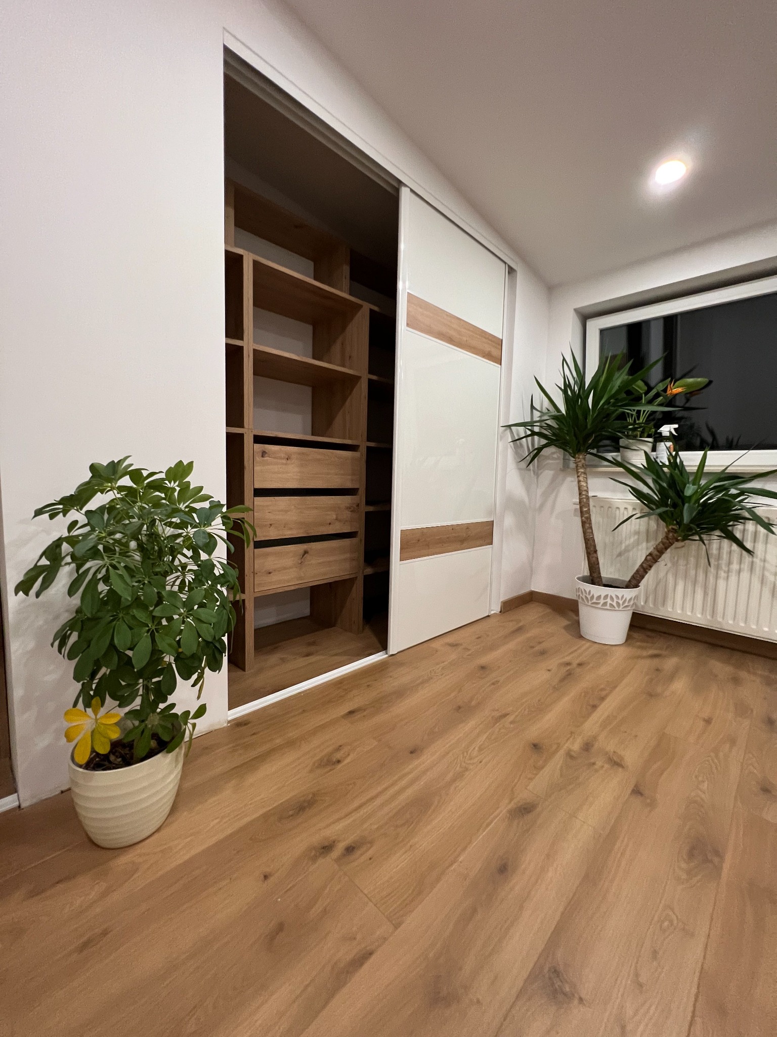 środek szafy wnękowej