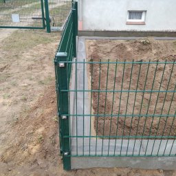 Ivan Kletsyk - Ogrodzenie panelowe z bramą dwuskrzydłową z napędem oraz ukladanie krawężników