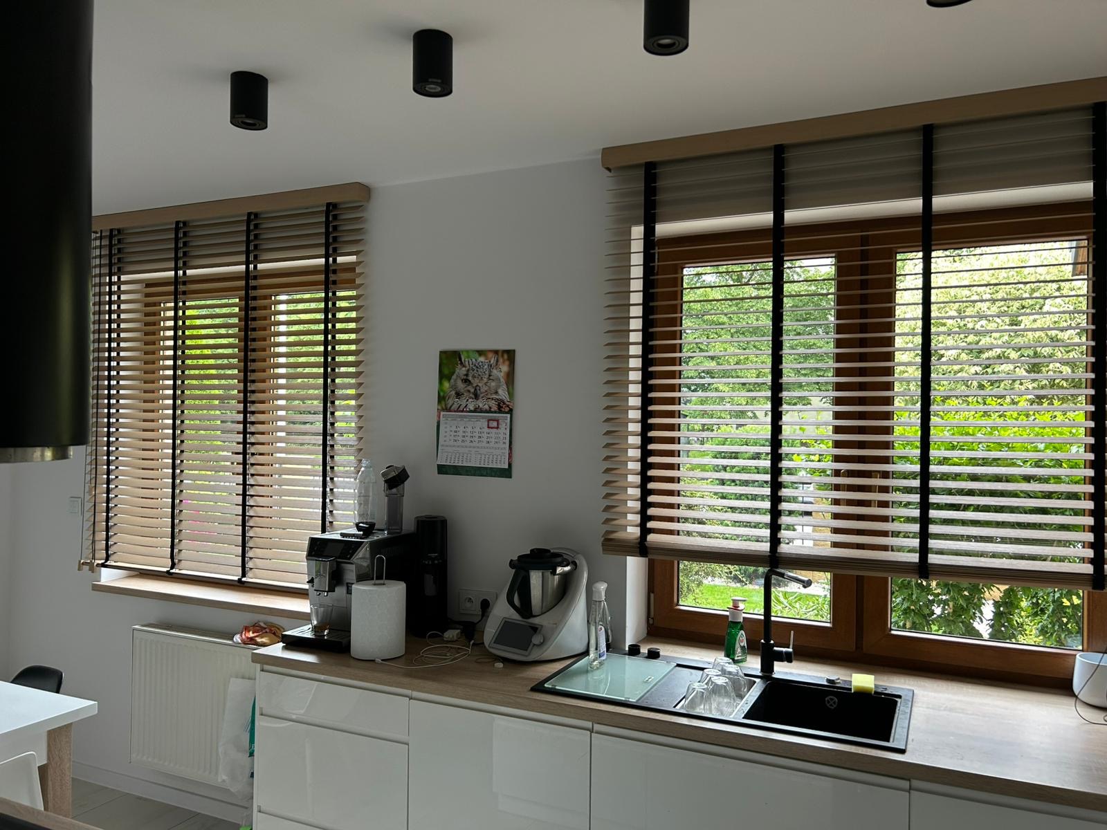 Żaluzje bambusowe 50 mm z czarnymi taśmami