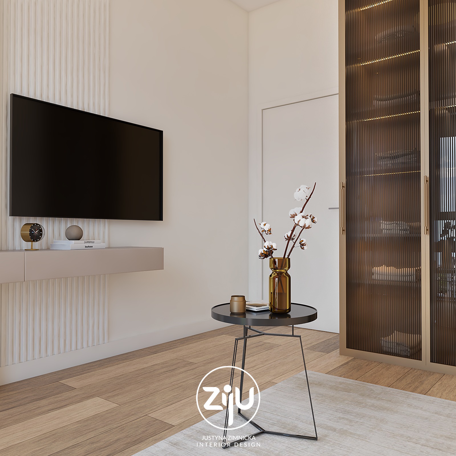 Wnętrze pokoju dziennego z telewizorem, stolikiem kawowym z wazonem z bawełną, szafą z ryflowanymi drzwiami i dekoracyjną ścianą z pionowymi panelami.