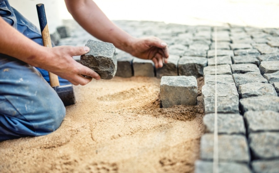 ukladanie kostki brukowej