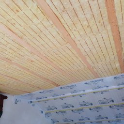 Wykładanie strychu wełną