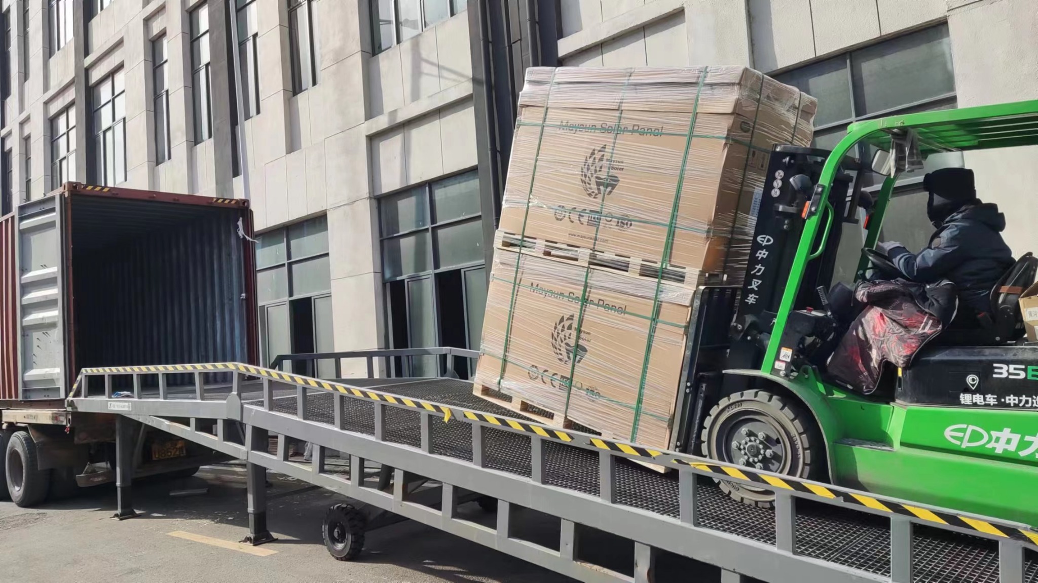 Trwa ładowanie chińskiej fabryki Maysun Solar