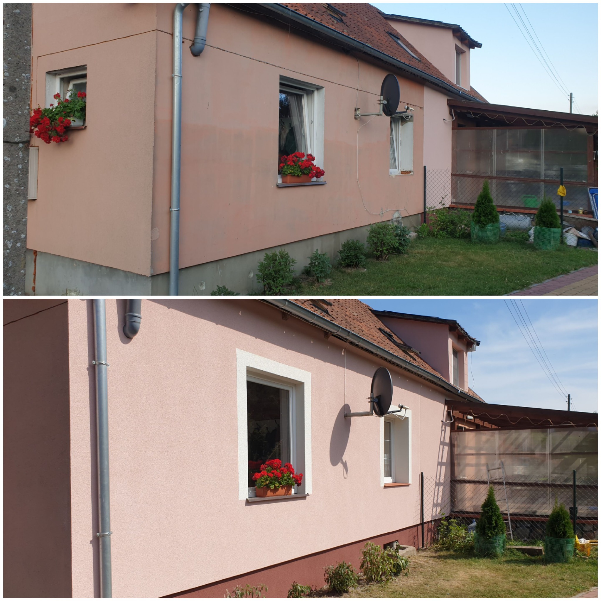 Różowa elewacja domu jednorodzinnego z kwiatami w oknach, widoczna antena satelitarna i fragment ogrodu z tujami.