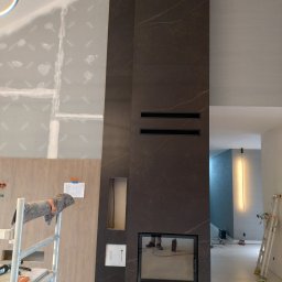 BART-TECH Bartosz Krawczyk - Kominek obłożony spiekiem kwarcowym Wielki format 3,20×1,25