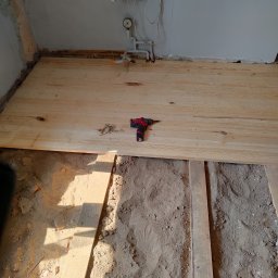 Montaż podłogi drewnianej 