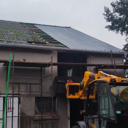 Wymiana pokrycia dachowego na blachę trapezowa na budynku gospodarczym 
