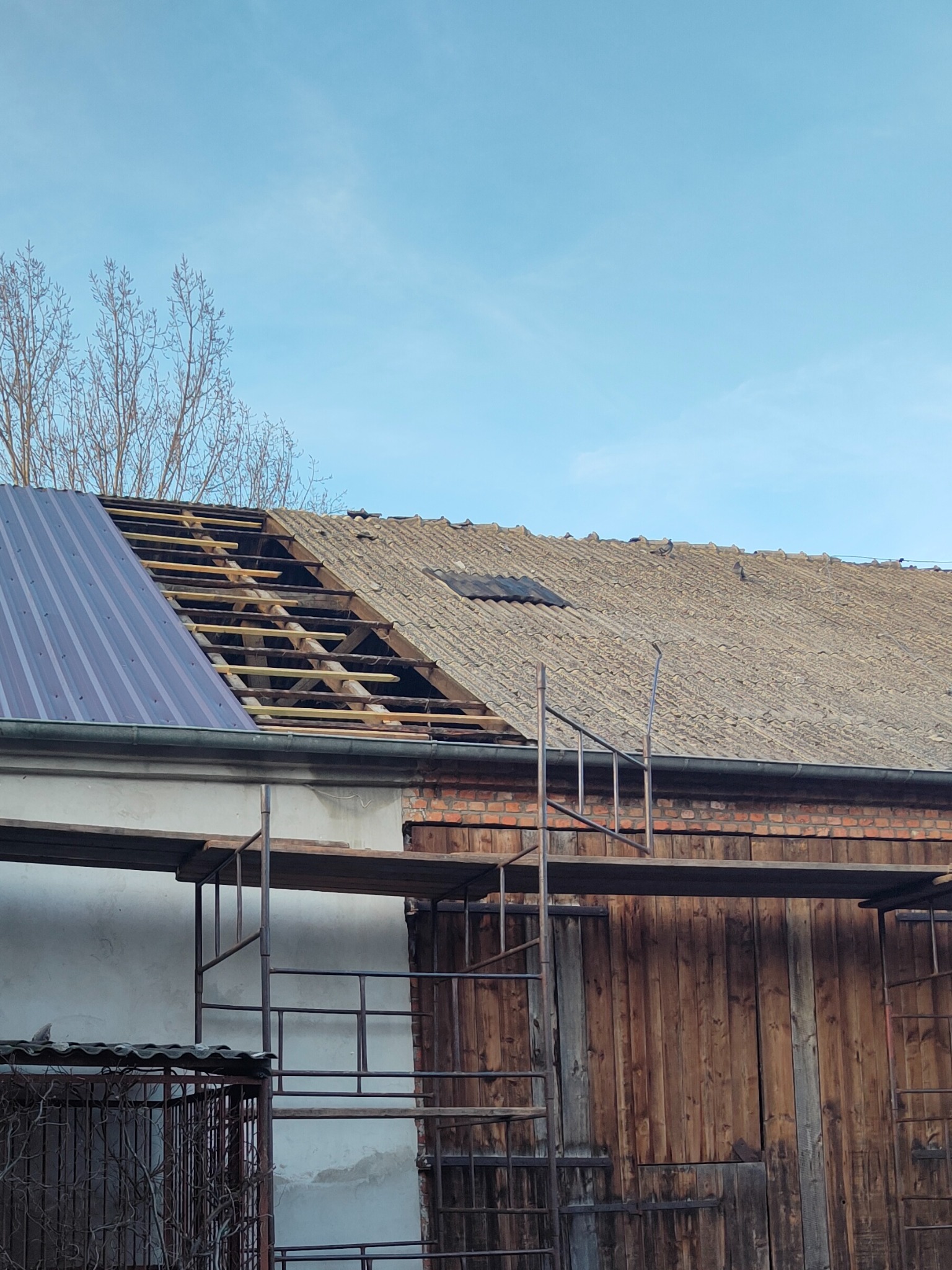 Wymiana pokrycia dachowego na budynku Gospodarczym