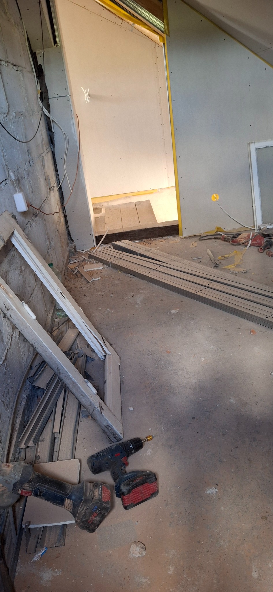 Przebudowa rozbudowa krecenie stelaży oraz montaż GK