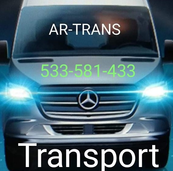 Przód srebrnego busa marki Mercedes z napisem 'AR-TRANS', numerem telefonu i słowem 'Transport' nałożonym cyfrowo.