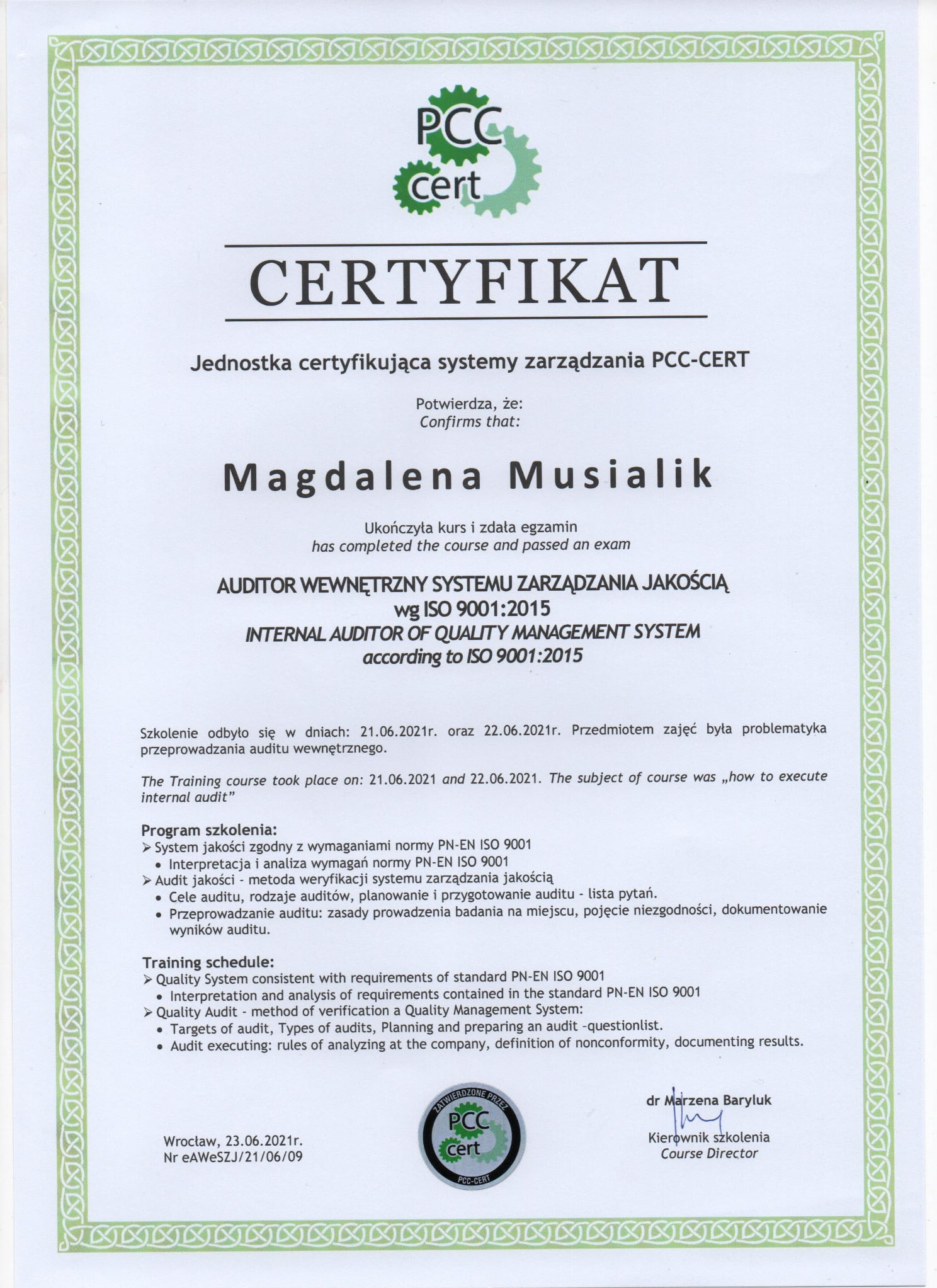 Skan certyfikatu auditora wewnętrznego systemu zarządzania jakością ISO 9001:2015, wydanego przez PCC-CERT dla Magdaleny Musialik, potwierdzający ukończenie kursu i zdanie egzaminu, z datą wydania...