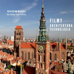 Panorama Gdańska z bliska, z widocznymi wieżami kościoła Mariackiego i Ratusza Głównego Miasta, z napisem 'Filmy Architektura Technologia' nałożonym na obraz.