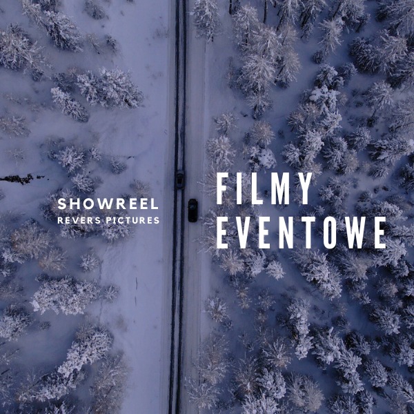 Widok z drona na zimowy krajobraz z drogą i jadącymi samochodami, tekst 'Showreel Revers Pictures' i 'Filmy Eventowe' nałożony na obraz.