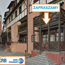 Zapraszamy do naszego biura w Elblągu, które znajduje się na elbląskie starówce. Wizyta u nas poza załatwieniem spraw,
jest świetnym pretekstem na krótki spacer po starówce i chwilę oddechu od codziennego pędu. 