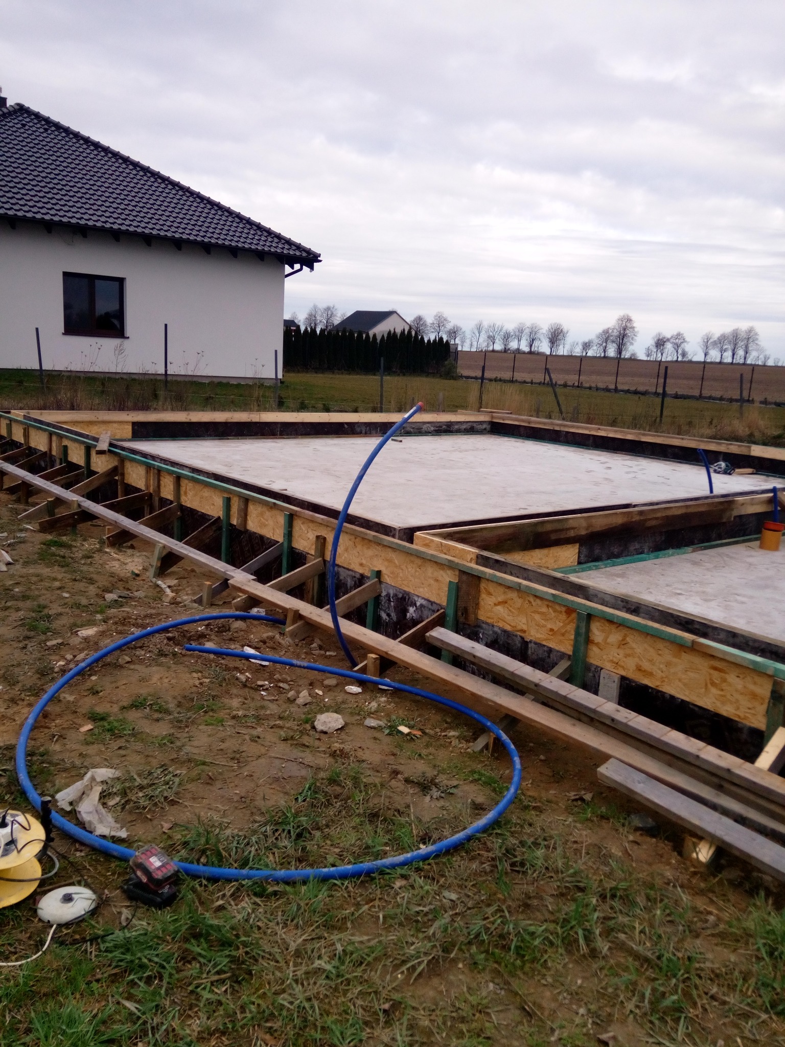 murek na podwalinę Lusówko