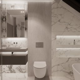 Adam Jasek Design Studio - Nowoczesna łazienka z marmurowymi ścianami, podświetlanym lustrem nad umywalką z szufladami, toaletą wiszącą i wnękami z oświetleniem.