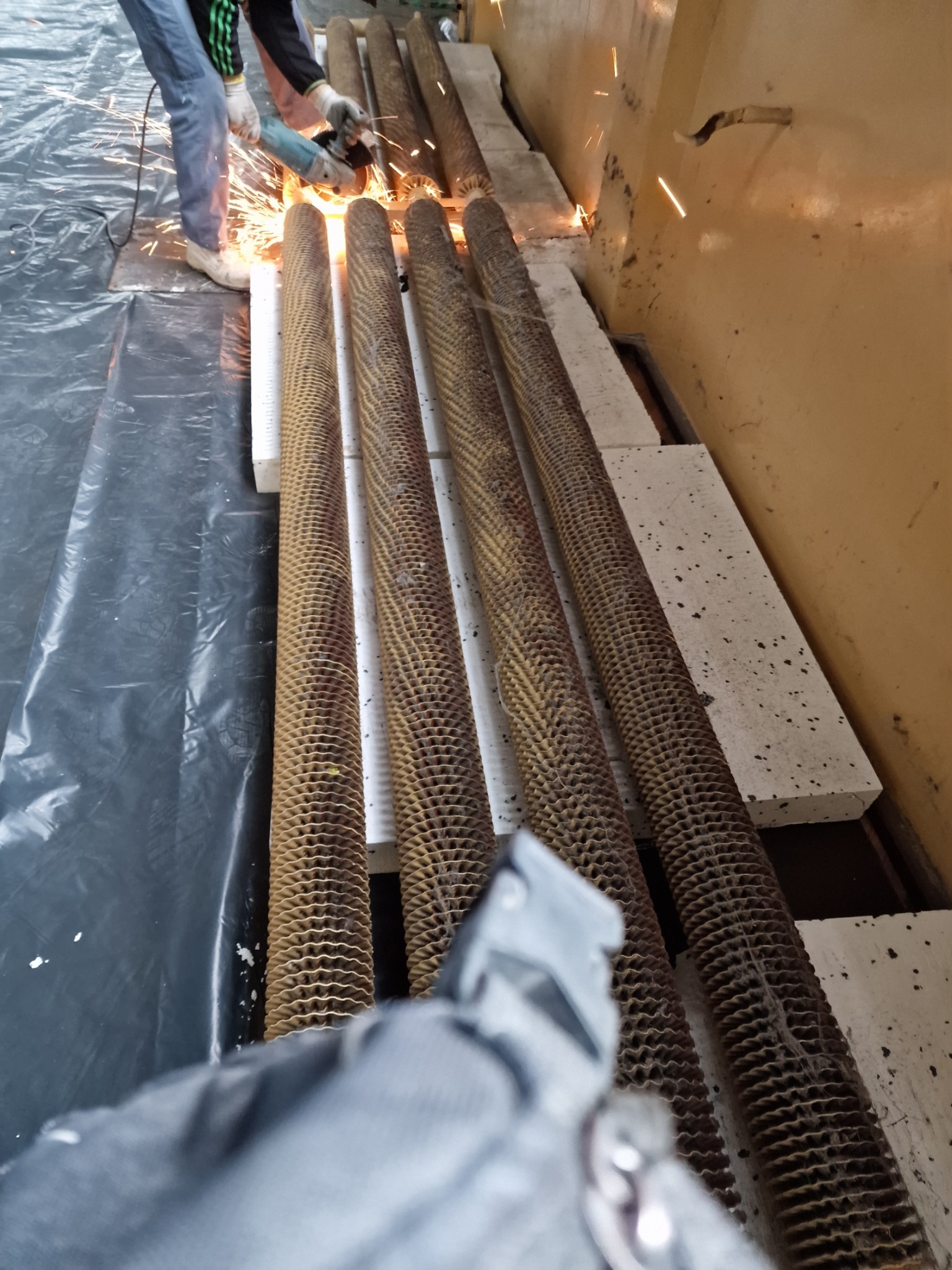 Demontaż starych grzejnikow