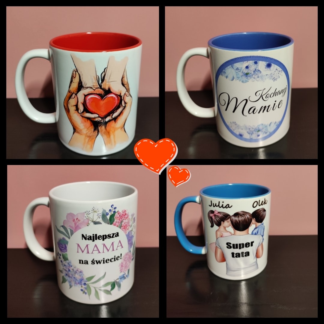 Kolaż czterech kubków z różnymi nadrukami: dłonie trzymające serce, napis 'Kocham Mamię' w kwiatowej ramce, napis 'Najlepsza Mama na świecie' w kwiatowym wieńcu, oraz rysunek dzieci z napisem...