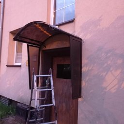 Tech Serwis Dom i Ogród - Zadaszenie nad wejściem do klatki schodowej