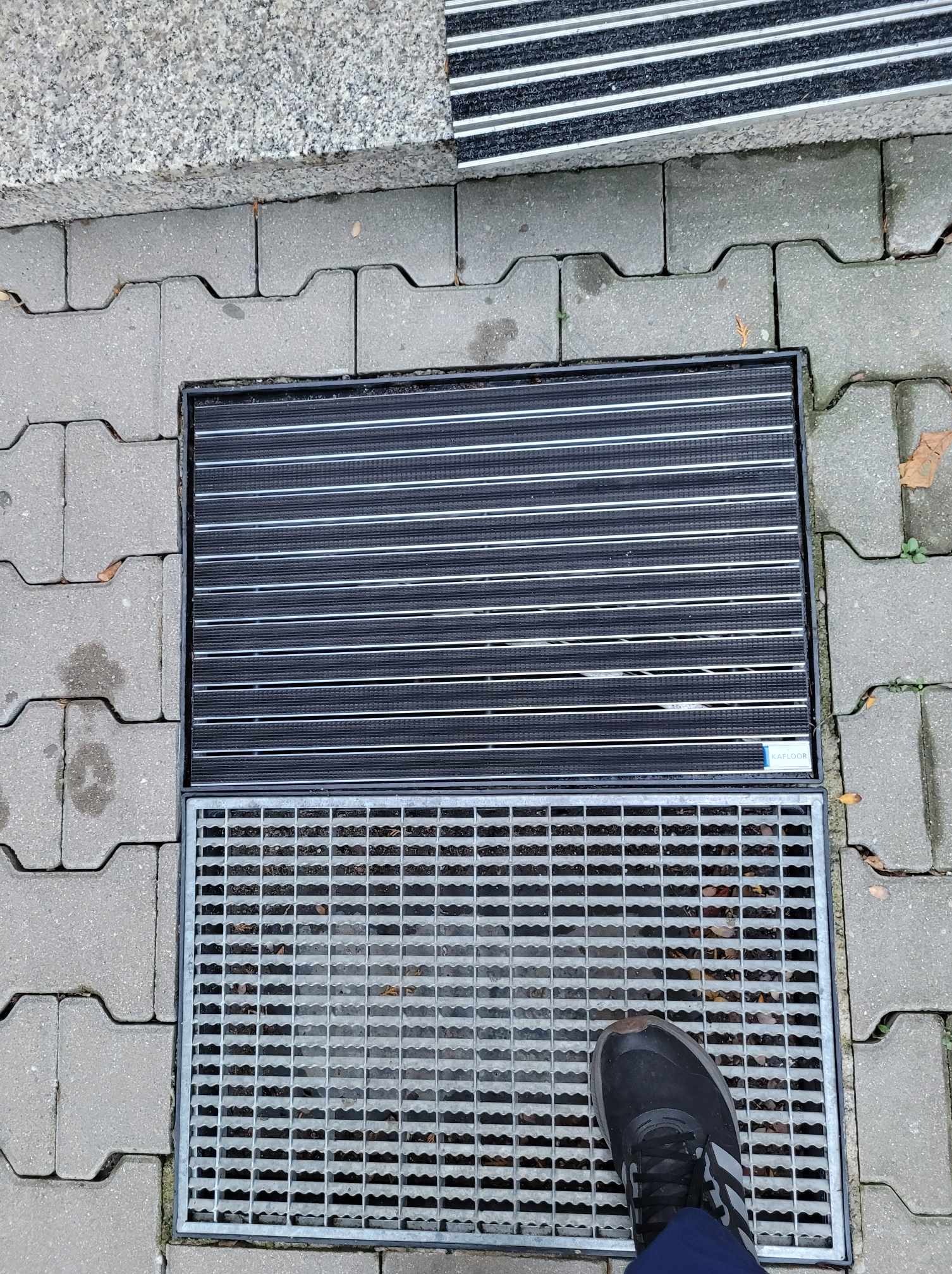 Wymiana wycieraczek i kratek zewnętrznych.