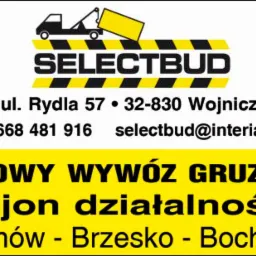 Żółto-czarne logo firmy Selectbud z grafiką samochodu ciężarowego z kontenerem, adresami oddziałów w Bochni i Wojniczu, numerem telefonu i adresem e-mail, oraz informacją o kontenerowym wywozie...